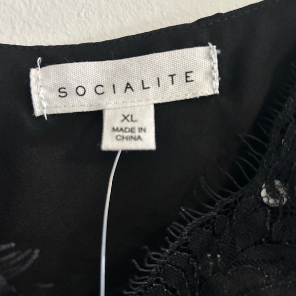 Polka Dot & Lace Tank - Picture 5 of 7